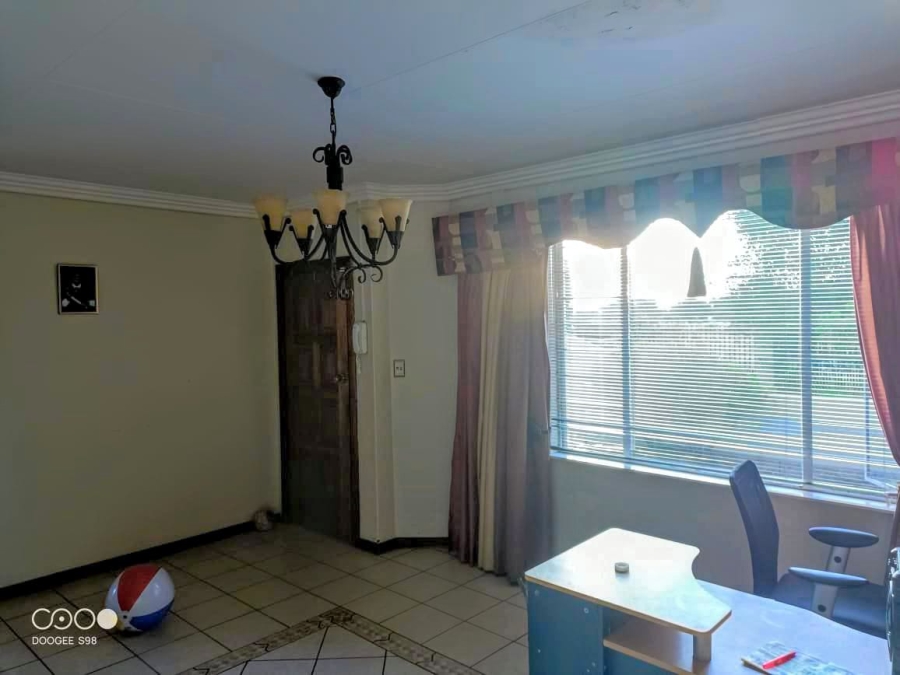 4 Bedroom Property for Sale in Langenhovenpark Free State